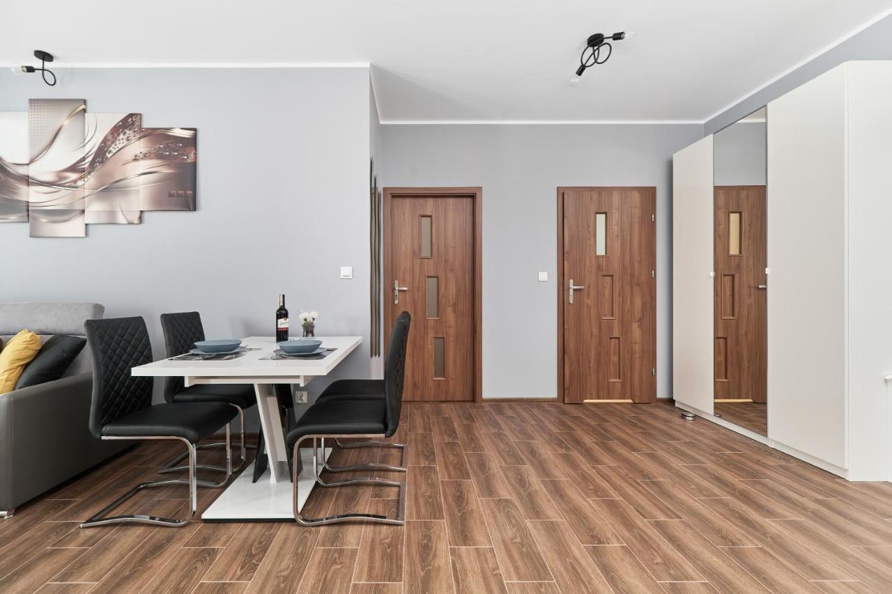 Apartments Wroclaw Jana Pawla II With Free Parking Wroclaw By Noclegi Renters Exteriér fotografie